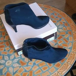 Bandolino Open Front V Bootie - size 8.5